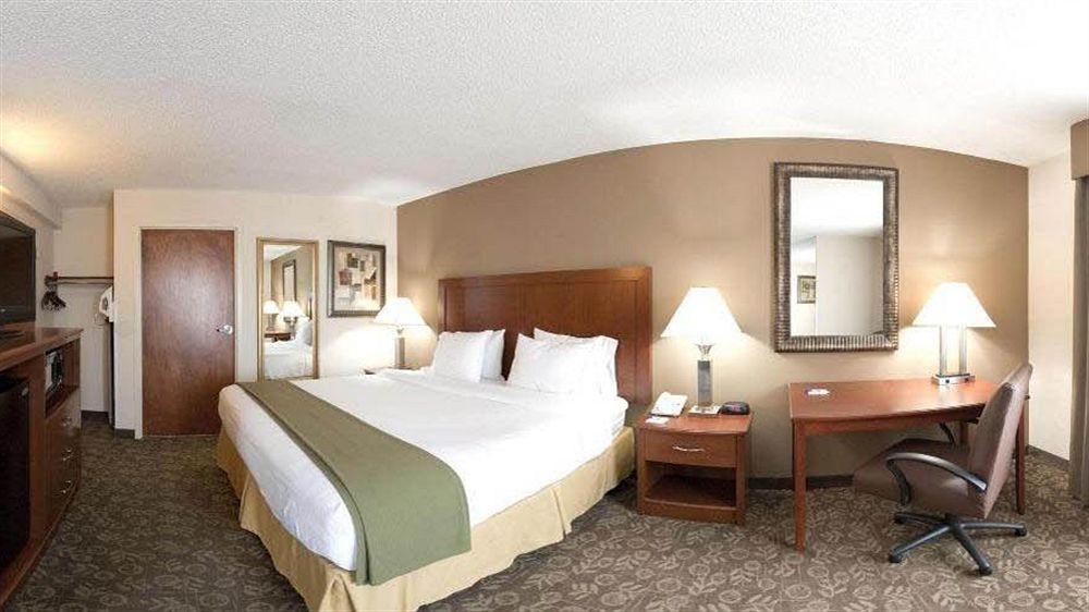 Holiday Inn Express Chapel Hill By Ihg Exterior photo