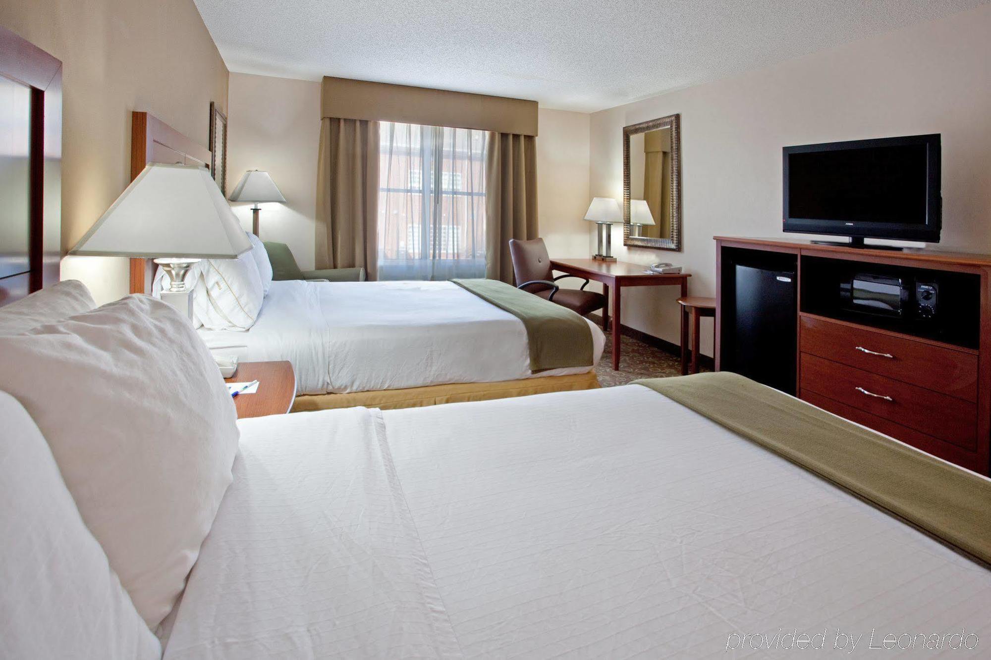 Holiday Inn Express Chapel Hill By Ihg Exterior photo