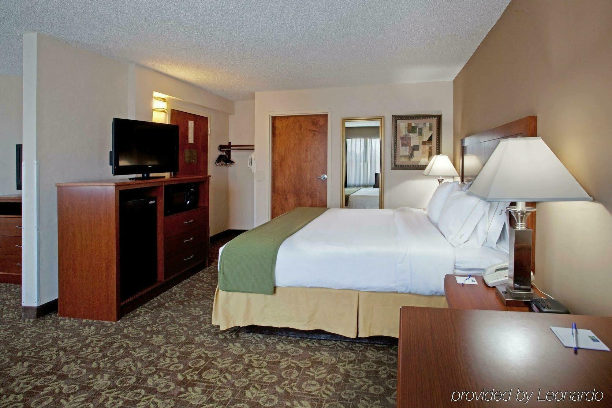 Holiday Inn Express Chapel Hill By Ihg Exterior photo